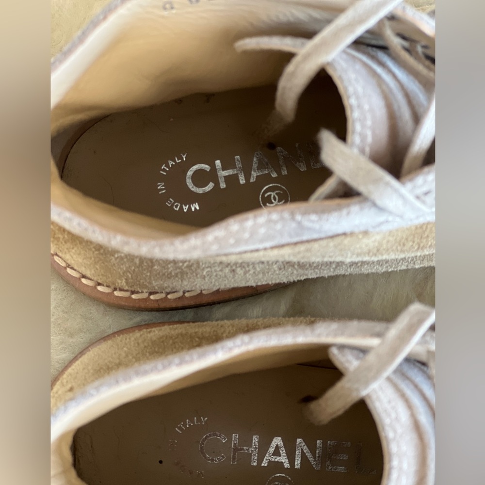 Chanel interlocking logo suede lace up boots. - Picture 4 of 8